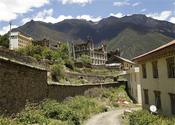 快盈lll平台资助雅江县木绒乡